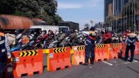 Bundaran Waru Sidoarjo Ditutup Total, Polisi Juga Tutup 3 Jalan Protokol di Surabaya