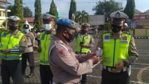 Budayakan Disiplin, Propam Periksa Kelengkapan Identitas Kerapian Personil