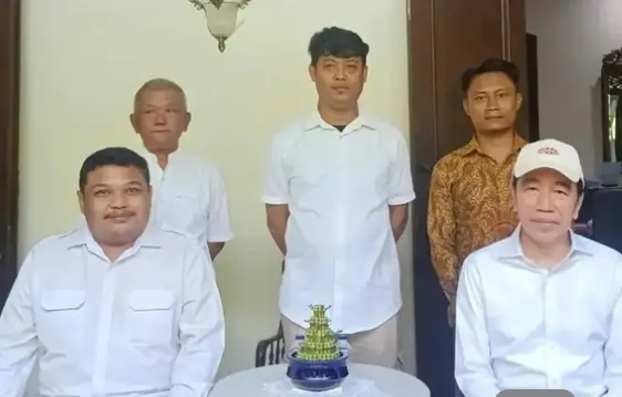 Buntut Panjang Sowan ke Solo, Nasib Kader PDIP Surabaya Berakhir Pemecatan Resmi 1 Buntut kunjungan ke Solo, nasib kader PDIP sowan Jokowi berakhir tragis setelah DPP PDIP resmi menerbitkan SK pemecatan.