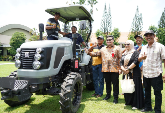 Bupati Kediri Salurkan Ratusan Alat Mesin Pertanian Modern Guna Dongkrak Produktivitas Petani