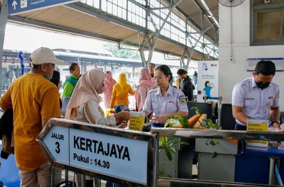 Cara Licik Penumpang Kereta Melewati Stasiun Tanpa Terdeteksi