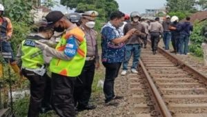 Cewek Belia Nekat Nubruk Kereta Api Hingga Terseret 20 Meter, Ini Kronologisnya