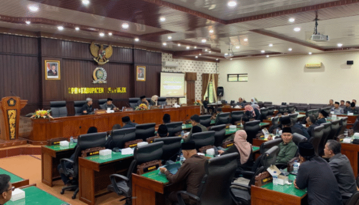 DPRD Trenggalek Bahas Raperda RPJMD dan Laporan APBD 2024 Menuju Perubahan Anggaran