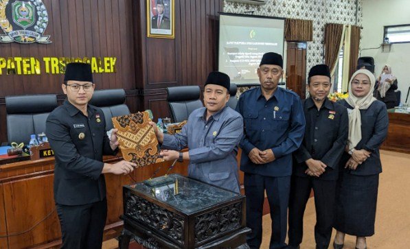 DPRD Trenggalek Sahkan APBD Perubahan 2025 Pinjaman Daerah Jadi Solusi Defisit