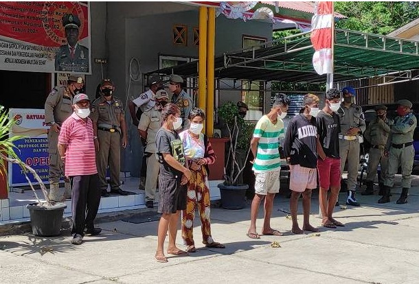 Pesta Mesum dan Pesta Miras, 2 Wanita dan 3 Pria, Digrebek