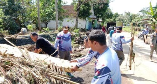 Dampak Cuaca Ekstrim Beberapa Wilayah di Bondowoso Mengalami Banjir Dan Tanah Longsor