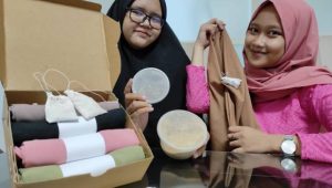 Dapat Dana dari PKM, 4 Mahasiswa Unusa Ciptakan Hijab Beraroma