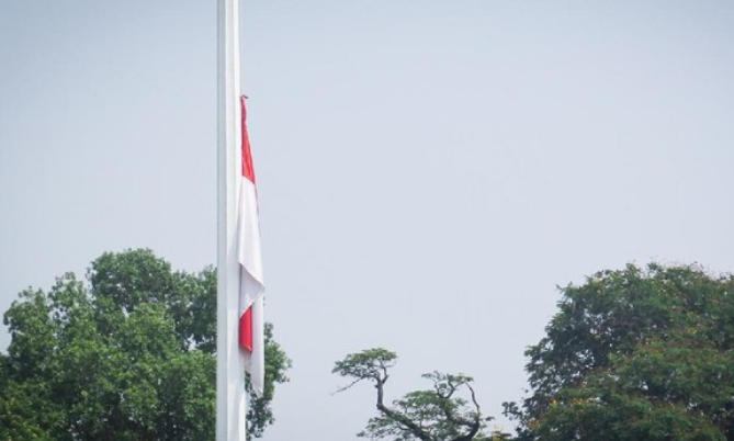 Demi Bendera Merah Putih, Mereka Lakukan Hal Tak Terduga!