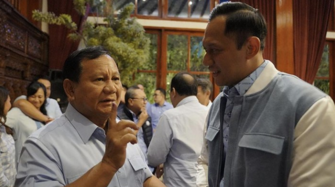 Desainer Terkenal Putra Prabowo Ciptakan Jaket Khusus untuk AHY!