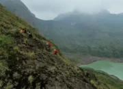Deteksi Tiga Gempa Tektonik Jauh di Gunung Kelud: Petugas Imbau Wisatawan Jauhi Dasar Kawah