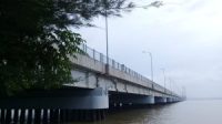 Sepeda Motor Ditinggal di Atas Jembatan Suramadu, Diduga Pemiliknya Lompat ke Laut