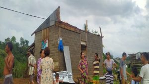 Diterjang Puting Beliung, Puluhan Rumah Porak Poranda