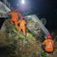 Dua Penumpang Selamat Usai Pikap Muat Rak Minimarket Terjun ke Sungai Sedalam 7 Meter di Gandusari
