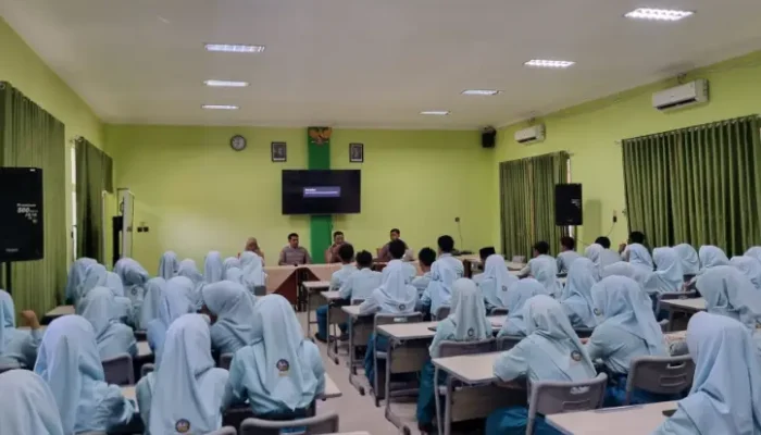Edukasi Literasi Digital, Polres Blitar Sambangi MAN 2 Wlingi Bahas Penggunaan AI secara Bijak