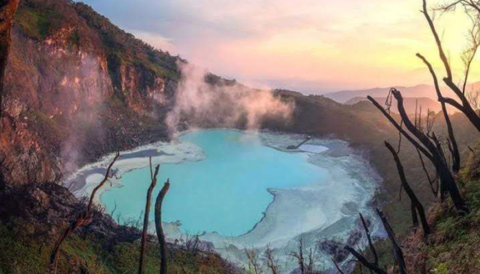 Eksotisme Kawah Putih Bandung! Keindahan Alam & Kuliner Lezat di Ketinggian