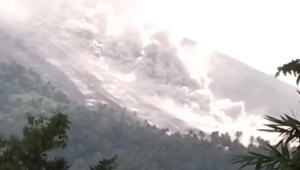 Evakuasi Warga Dusun Bolo Akibat Awan Panas Guguran Gunung Karangetang