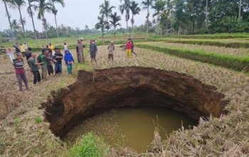 Fenomena Lubang Amblas Gemparkan Warga, Pakar Geologi UGM Beberkan Ini