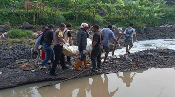 Gadis Malang Ditemukan Tewas Setengah Telanjang Sumber: jatimnow.com https://jatimnow.com/baca-52365-gadis-malang-ditemukan-tewas-setengah-telanjang-polisi-usut-penyebab-kematian