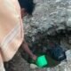 Gali Sumur di Pinggir Sungai Warga Sampang Melawan Kekeringan