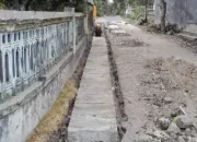 Warga Soroti Pembangunan Drainase di Tanjungsari, Galian Diminta Tak Ganggu Pagar Rumah