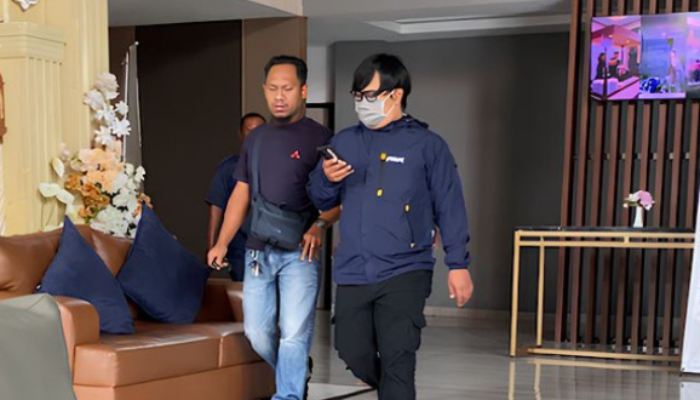 Geger Skandal Bulan Puasa Istri Sah Gerebek Suami Oknum Pegawai BUMN Tuban Di Kamar Hotel Bareng ASN Tulungagung Hingga Viral Di Medsos