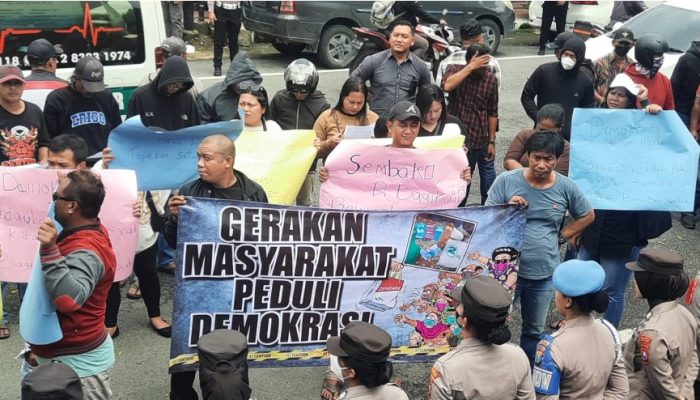 Gerakan Masyarakat Peduli Demokrasi Kota Blitar Gelar Aksi di Bawaslu, Tuntut Penyelidikan Dugaan Kecurangan Pilkada