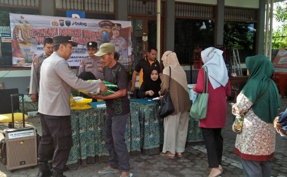 Gerakan Pangan Murah Polrestabes Surabaya Sinergi dengan Bulog Surabaya