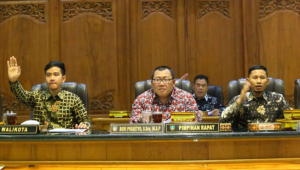 Gibran Rakabuming Raka Resmi Cawapres Prabowo! Haruskah Mengundurkan Diri