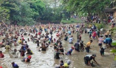 Gropyok iwak, Pesta Rakyat di Dalam Lumpur, Cara Unik Warga Kediri Sambut Tahun Baru Islam