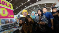 Gubernur Jatim Buka Bazar Buku Terbesar di Surabaya