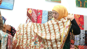 Gubernur Khofifah Terpesona! Temukan Rahasia Batik Terjangkau di Sidoarjo