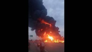 Gudang Minyak Ilegal di Dekat Gerbang Tol Palindra Terbakar Hebat