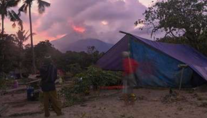 Gunung Lewotobi Meletus! Abu Vulkanik Terdorong hingga 1.300 Meter, Warga Diminta Waspada