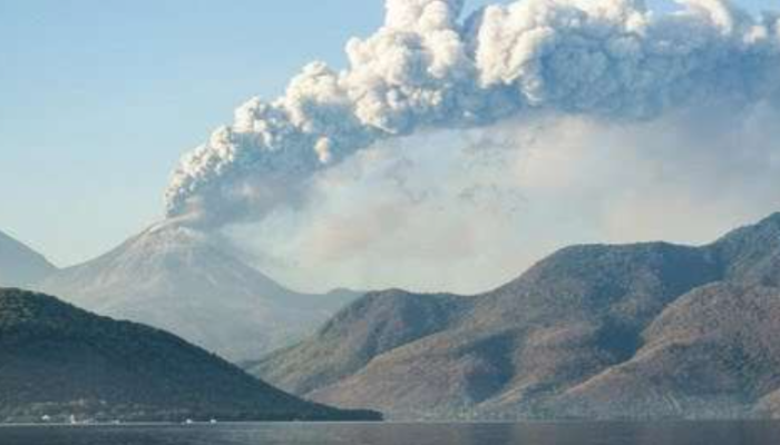 Gunung Lewotobi Meletus! Warga Diminta Waspada Potensi Banjir Lahar di Tujuh Desa