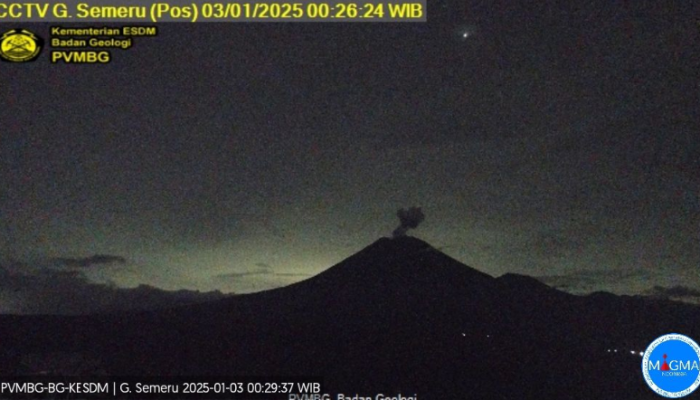 Gunung Semeru Erupsi: Kolom Abu 800 Meter, Warga Diminta Jaga Jarak Aman