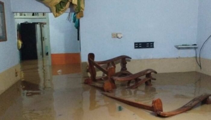 Guyuran Hujan Deras Picu Banjir Susulan di Trenggalek, Permukiman Warga Terendam