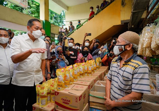 Sesuai HET, Mendag Pastikan Minyak Goreng Tersedia di Pasar Rakyat