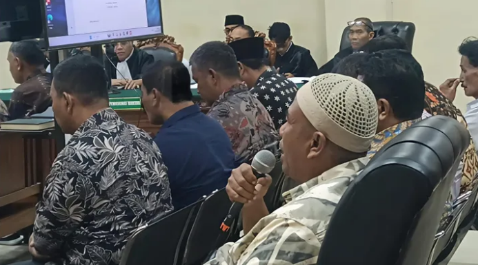 Hakim Tipikor Surabaya Tegur Eks Camat Ngancar Kediri Karena Berkelit Soal Aliran Dana Suap
