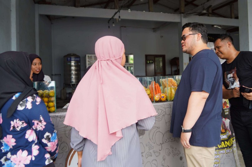 Hanindhito Himawan Pramana (Mas Dhito ) Sapa Warga Kepung Temui Petani dan Pedagang