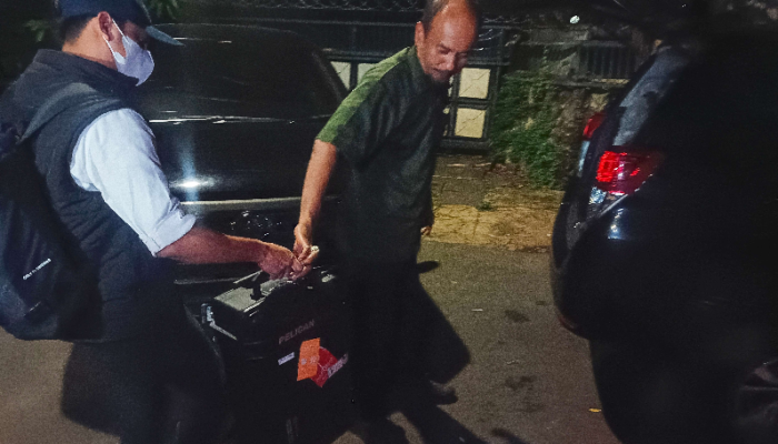 Heboh! KPK Geledah Rumah Anggota DPR Heri Gunawan, Dugaan Gratifikasi Dana CSR Terungkap