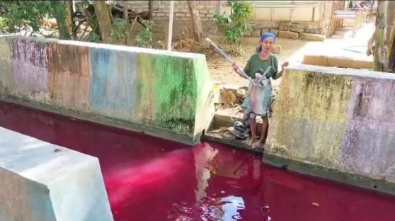 Heboh! Sungai Klampar Berubah Warna Merah Mengerikan, Penyebabnya Terungkap!