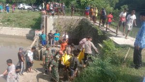 Hilang Semalam, Ditemukan Meninggal Tersangkut di Kanal Pintu Air