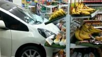 Honda Jazz Tanpa Sopir, Melaju Sendiri Hingga Seruduk Minimarket