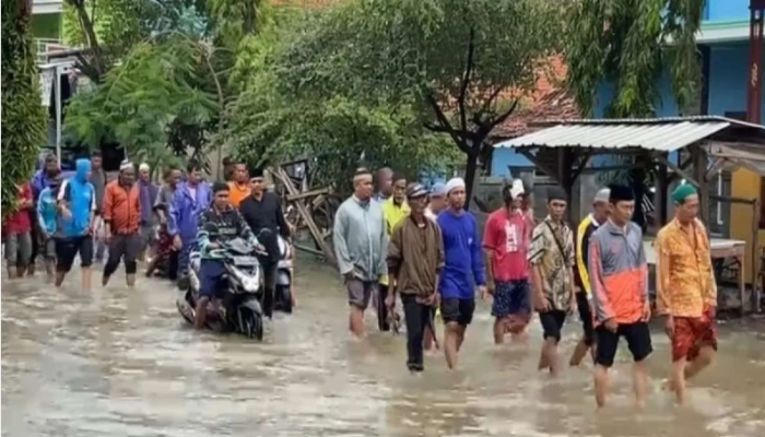 Hujan Deras Picu Banjir di 13 Kecamatan Kabupaten Batang, Jembatan Rusak dan Rumah Hanyut