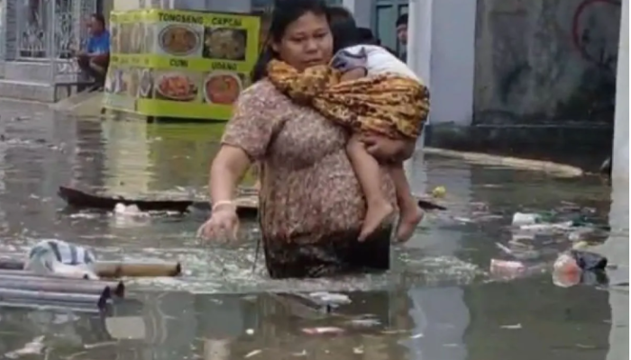 Hujan Deras Sebabkan Banjir di Jakarta Barat, Tiga Ruas Jalan Masih Tergenang Hingga Pagi