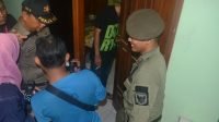 ‌Satpol PP Kota Kediri Razia Empat Pasangan Mesum  Di Kamar Kost