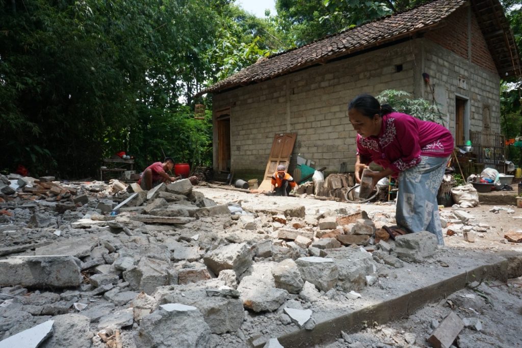 Pasca Didatangi Mas Dhito, Rumah Zaenal Warga Manyaran Dibangun