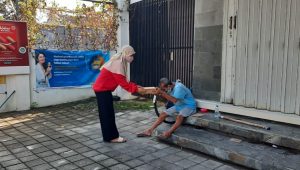 Peduli, Gerakan Berbagi Indonesia Hebat Indonesia Sehat Bagikan Sembako dan Makanan