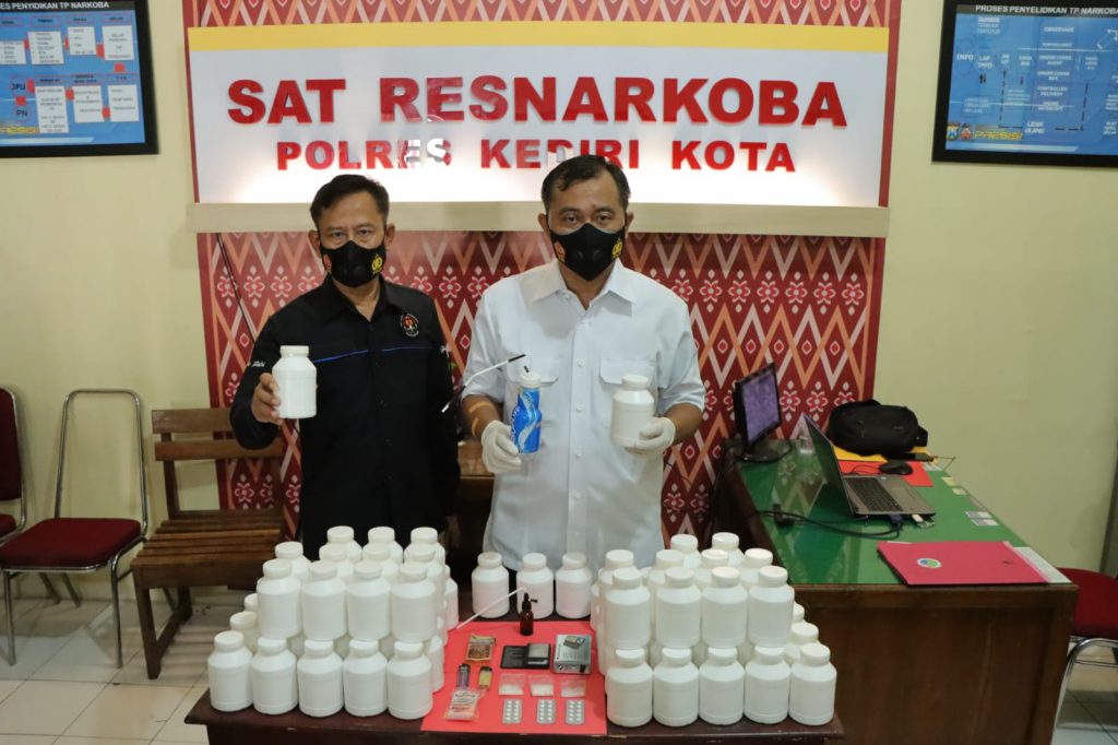 2 Kurir Tertangkap, Polisi Sita Belasan Gram Sabu dan Puluhan Ribu Pil Dobel L