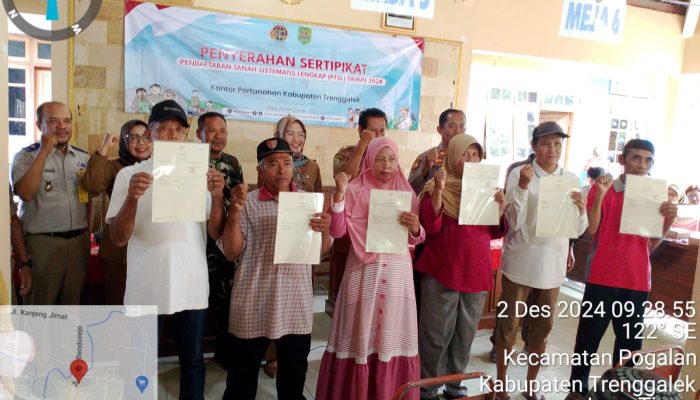 Pembagian Sertifikat Tanah PTSL di Desa Pogalan Berjalan Lancar ini infonya,